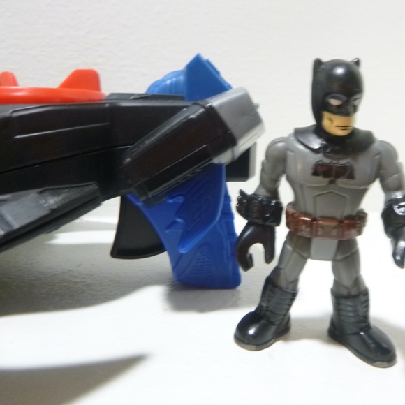 IMAGINEXT LEGENDS OF BATMAN GLIDER VEHICLE w/BATMAN & MISSILES - Picture 4 of 15
